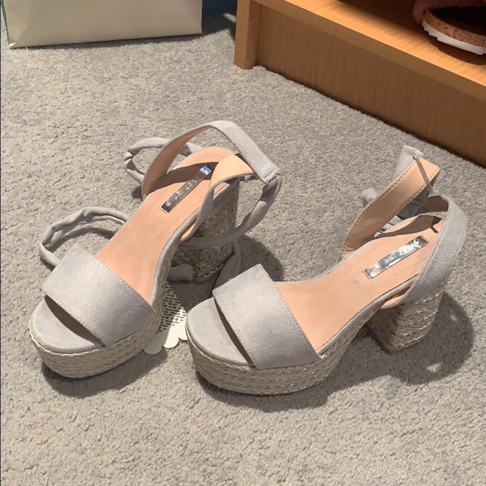 Hi heel shoes